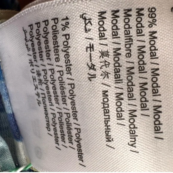 FARM RIO
Fringed Printed Metallic Voile Pareo sarong - Picture 4 of 9